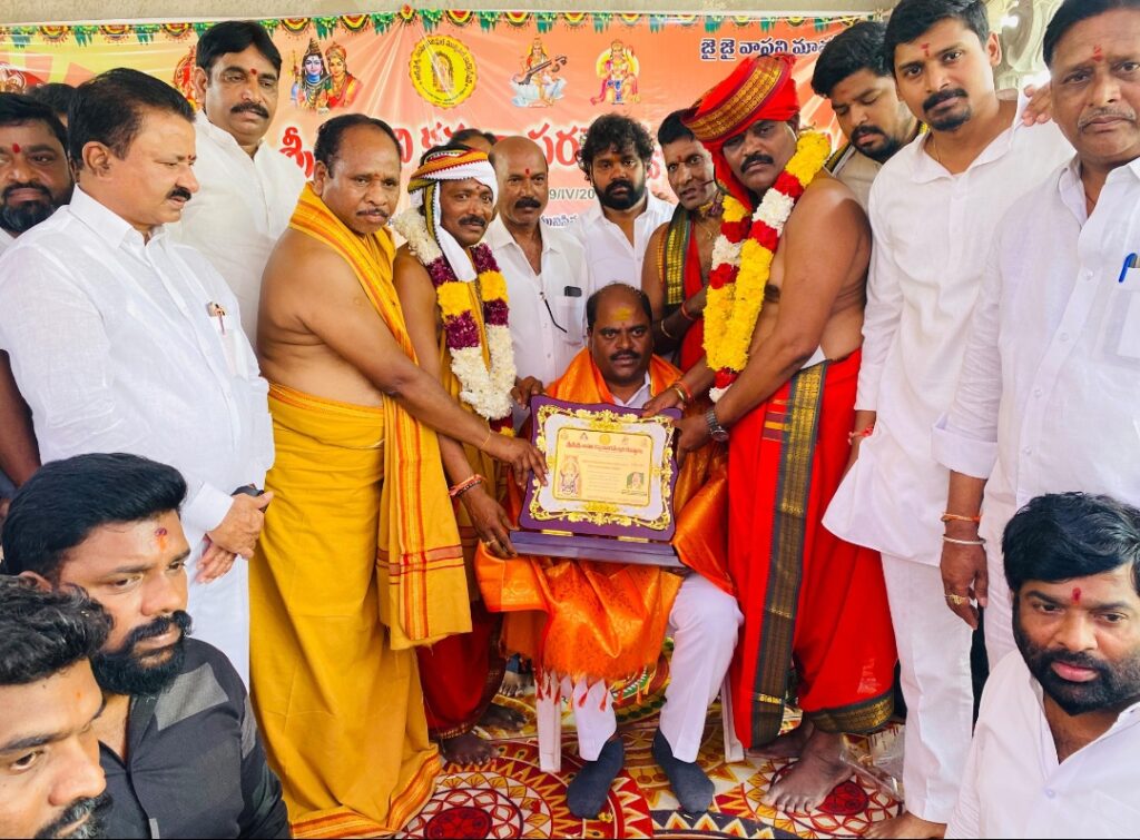 శ్రీ వాసవి కన్యకా పరమేశ్వరి అమ్మవారి ఆలయ ప్రారంభోత్సవ వేడుకల్లో పాల్గొన్న అందెల శ్రీరాములు, కొలన్ శంకర్ రెడ్డి