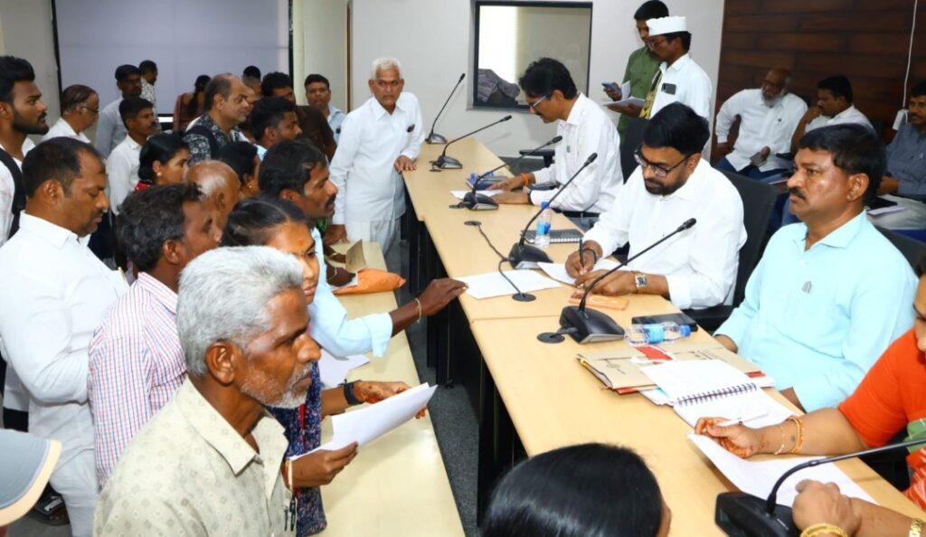 ప్రజావాణి దరఖాస్తులను పెండింగ్ లేకుండా సత్వరమే పరిష్కరించాలి
