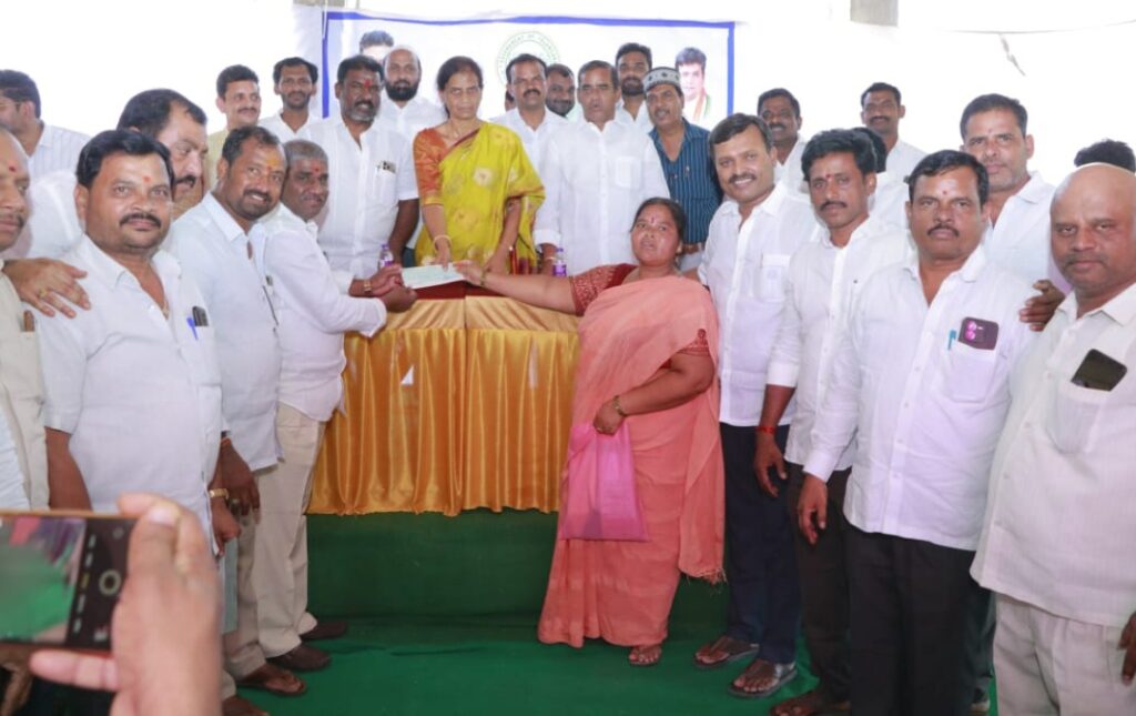 సంక్షేమ పథకాల అమలులో రాజకీయాలకు తావులేకుండా అర్హులైన ప్రతి కుటుంబానికి ప్రభుత్వం అందించే సహాయం పారదర్శకంగా చేరాలి – మాజీ మంత్రి ఎమ్మెల్యే సబితా ఇంద్రారెడ్డి