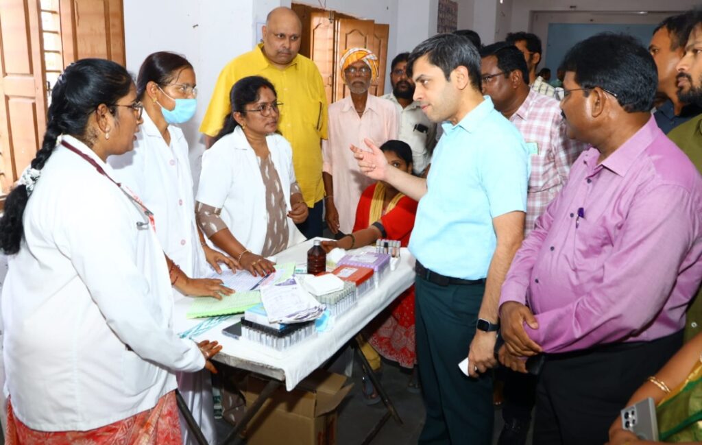 మెగా హెల్త్ క్యాంప్‌ను సందర్శించిన జిల్లా కలెక్టర్ అనురాగ్ జయంతి