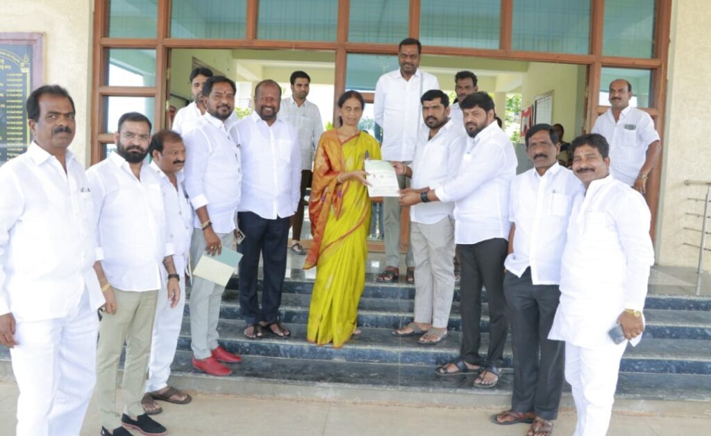 సీఎం రిలీఫ్ ఫండ్ చెక్ అందజేత