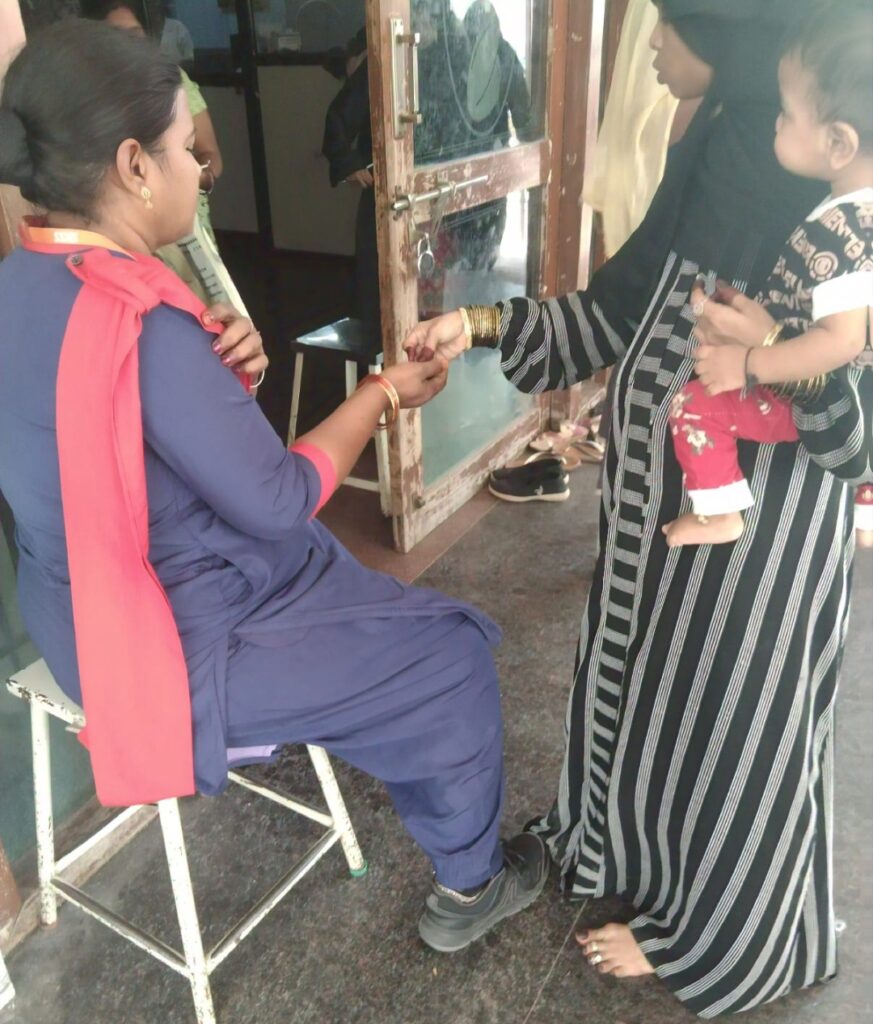 రోగుల బంధువుల నుండి పైసా వసూల్..!