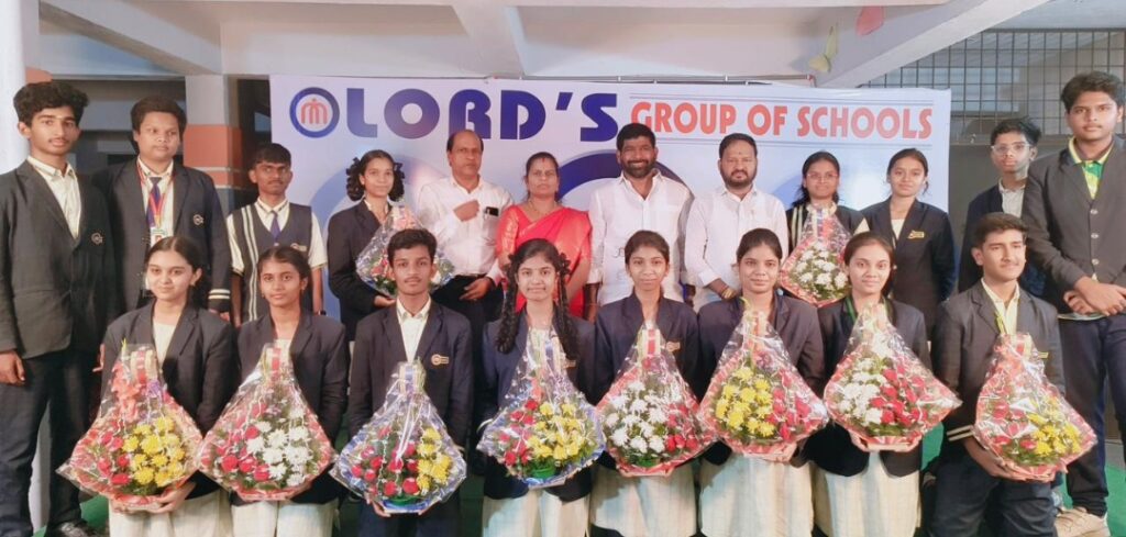 పదవ తరగతి ఫలితాల్లో లార్డ్స్ విద్యార్థుల విజయ దుందుభి