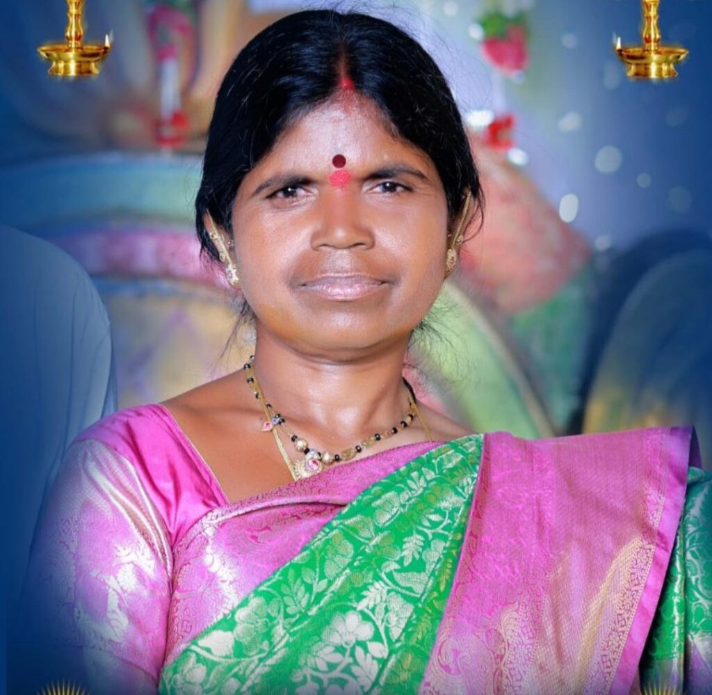 అక్రమ సంబంధం పెట్టుకుందని భార్యను గొడ్డలితో నరికి చంపిన భర్త