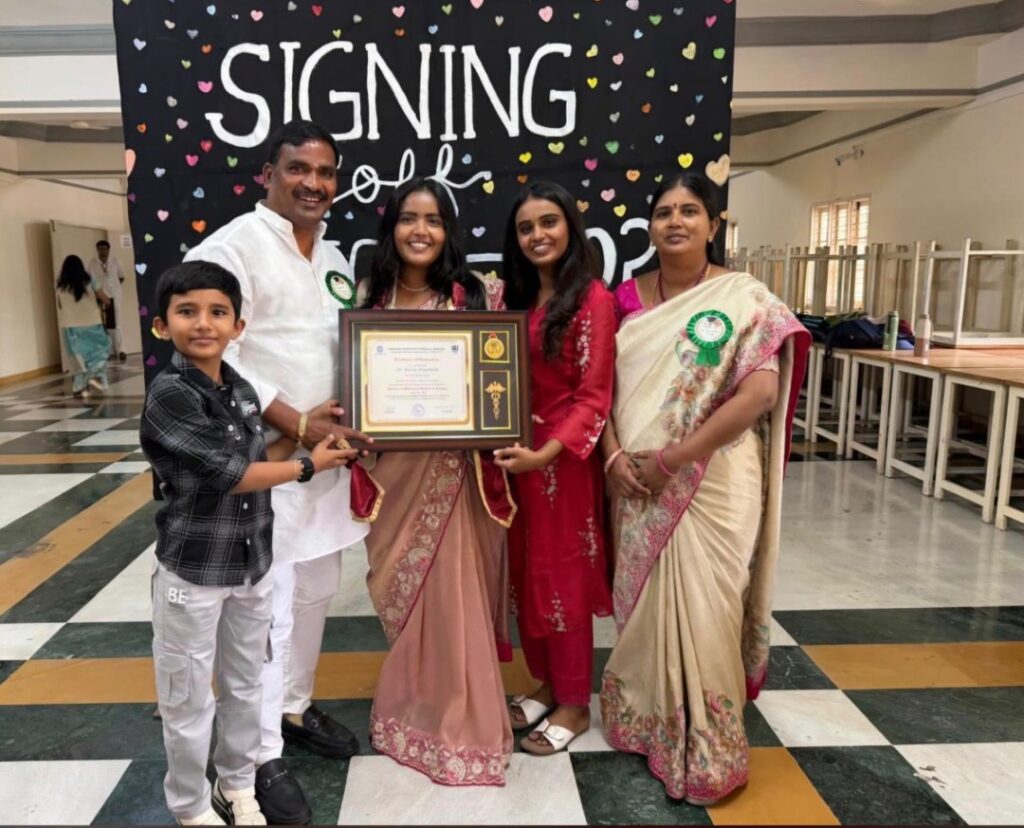 ఎంబీబీఎస్ పట్టా అందుకున్న ఆలేరు ఎమ్మెల్యే బీర్ల ఐలయ్య కూతురు బీర్ల అరుంధతి   
