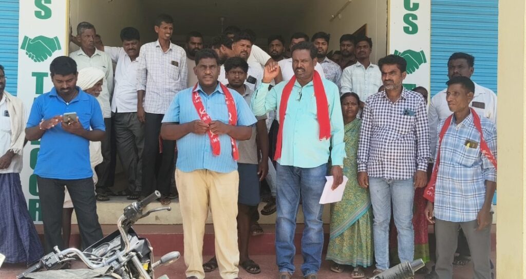 రైతులకు సరిపడా గన్ని బ్యాగులను సరఫరా చేయాలి     