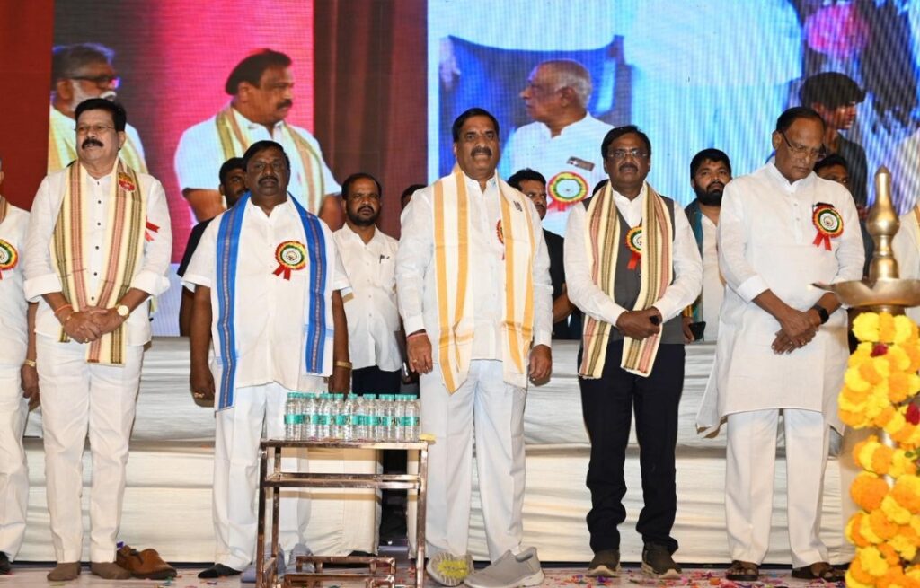 ఆర్యవైశ్యులు రాజకీయంగా ఎదగాలి – రాష్ట్ర మంత్రి గడ్డం వివేక్