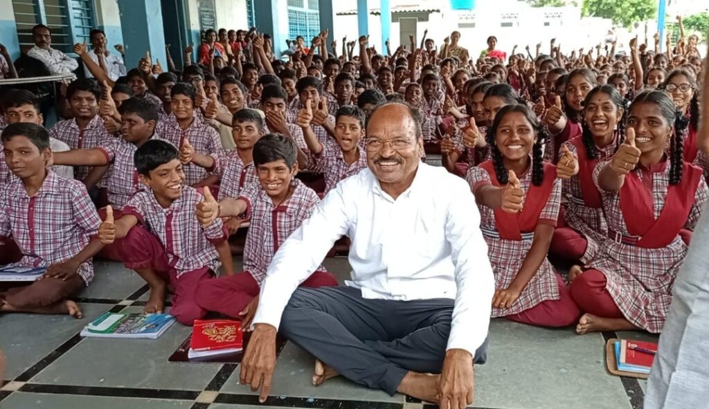 పేద విద్యార్థులకు కడుపునిండా టిఫిన్, మధ్యాహ్న భోజనం పెట్టనున్న కాంగ్రెస్ ప్రభుత్వం – కే ఎల్ ఆర్