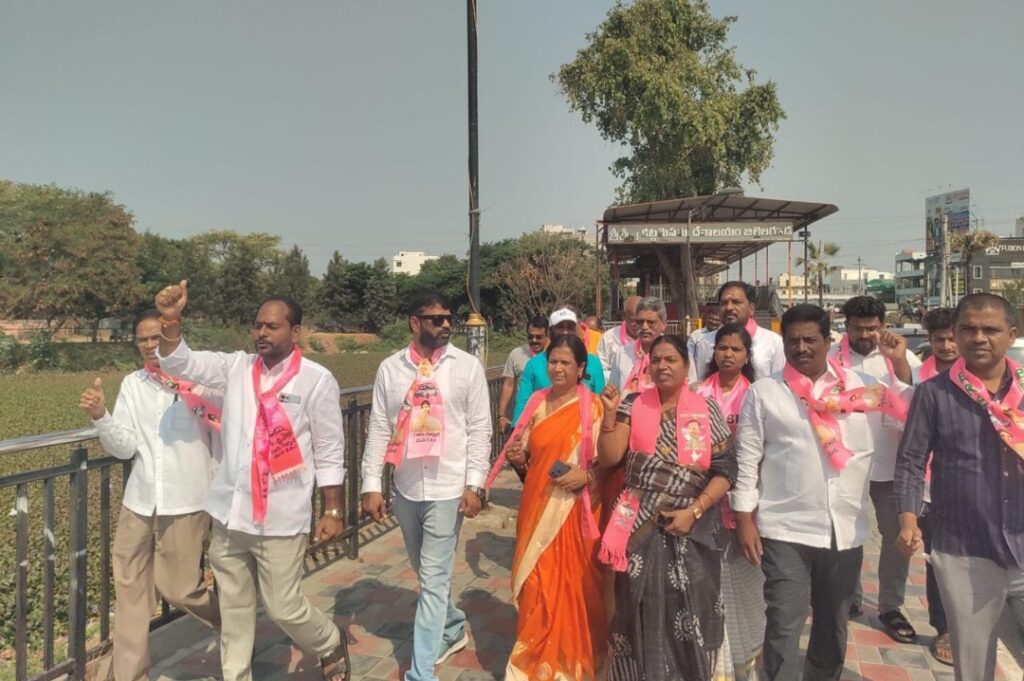చెరువులలో పెరుగుతున్న గుర్రపు డెక్క తో ప్రజలు పరేషాన్