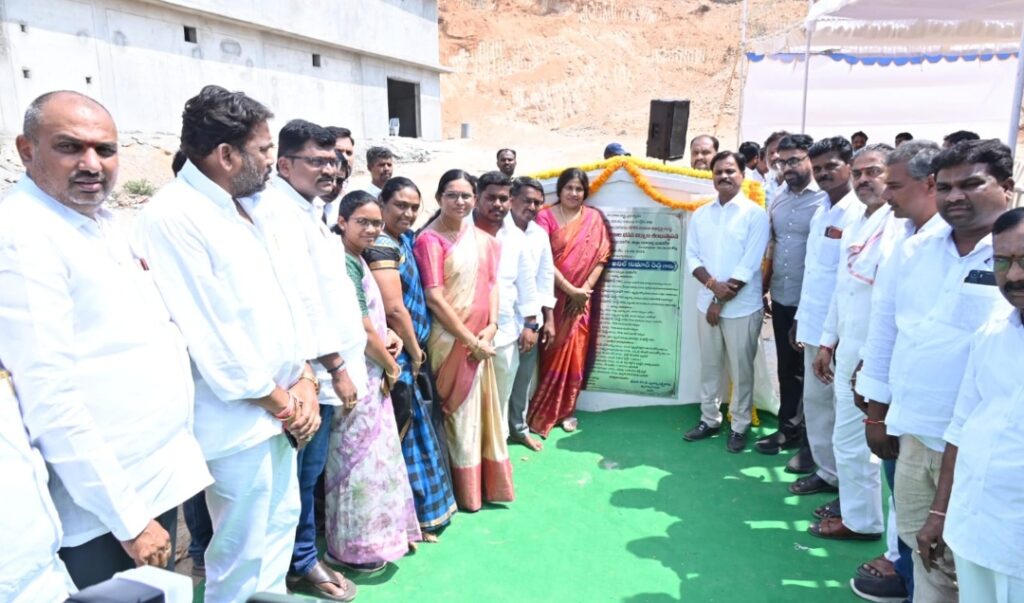 ప్రభుత్వం విద్య, వైద్య రంగాల అభివృద్ధికి ప్రత్యేక ప్రాధాన్యత