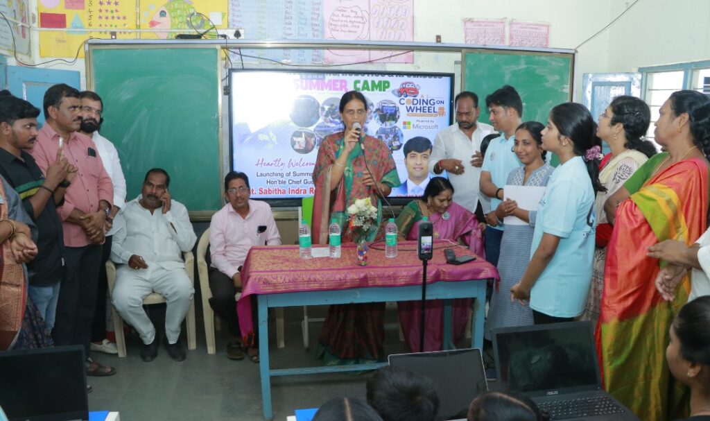 విద్యార్థులకు టెక్నాలజీపై అవగాహన కల్పించడంతో మానసిక వికాసం, సృజనాత్మకత మరింత పెరుగుతుంది