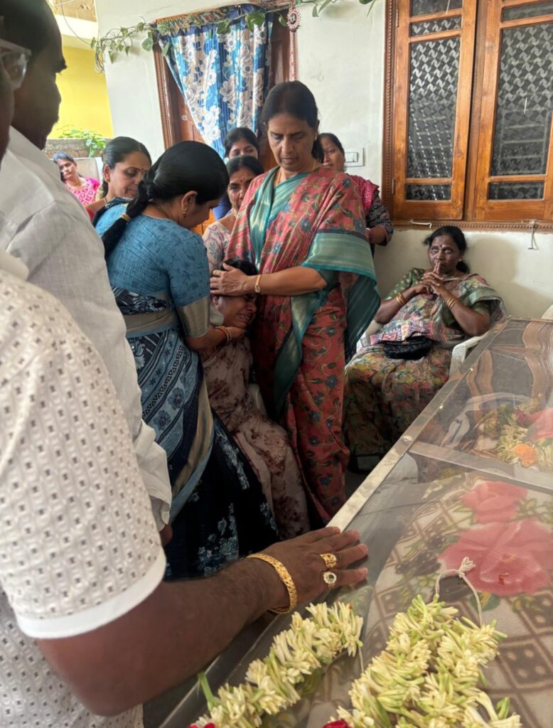 కీర్తనకు ఘన నివాళులర్పించిన ఎమ్మెల్యే సబితా ఇంద్రారెడ్డి