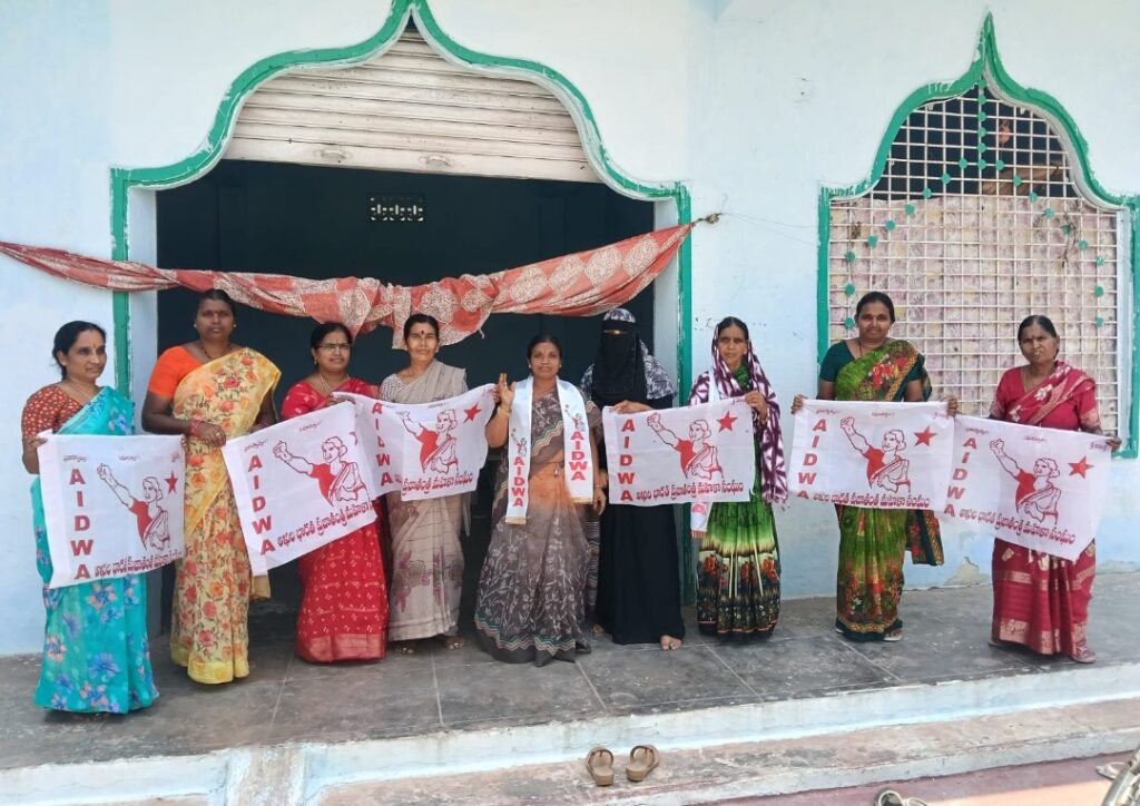 కేంద్ర హోం శాఖ సహాయ మంత్రి బండి సంజయ్ కుమారుడిని వెంటనే అరెస్టు చేయాలి