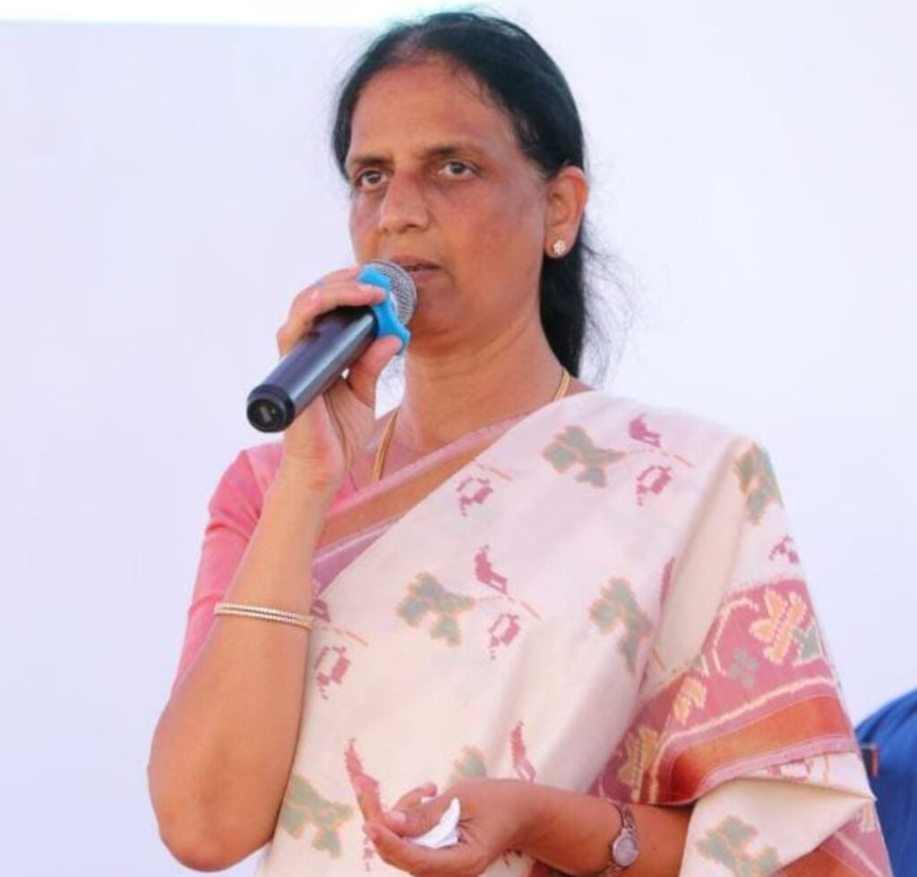 సామాన్యుల నడ్డి విరిచేలా కేంద్ర ప్రభుత్వం ఇంధన ధరలను పెంచింది