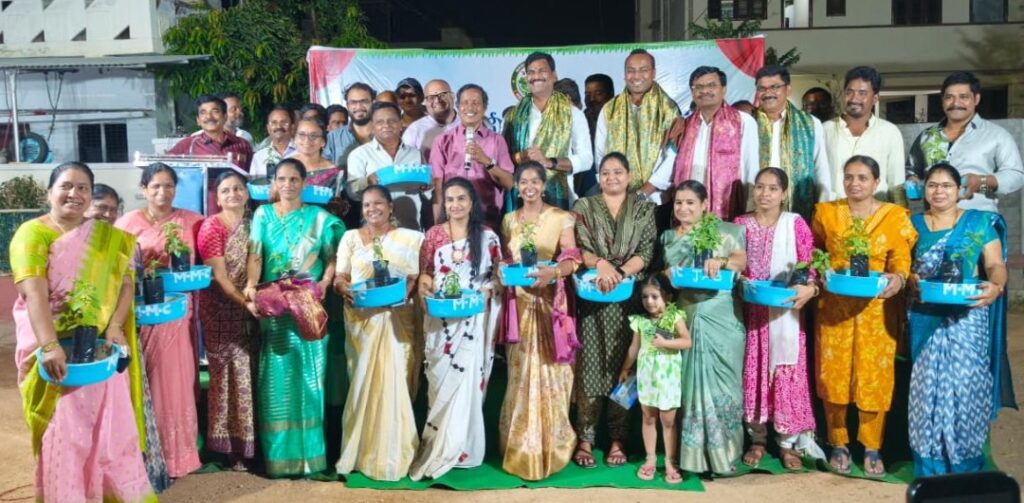 కుక్కల కోసం నీళ్లతోట్ల ఉచిత పంపిణీ 