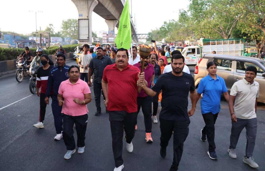 యువజన & క్రీడా వారోత్సవాలలో భాగంగా నిర్వహించిన 5KM మారథాన్ రన్ ను ప్రారంభించినTGRDC చైర్మన్ మల్ రెడ్డి రాంరెడ్డి 