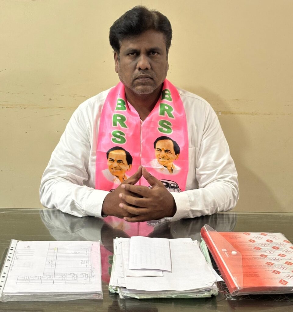 ప్రభుత్వ బడుల పై కప్పుల మరమ్మతులు పూర్తి కాలేదు కేవలం గోడలకు రంగులు వేసి అంతా బాగుందని భ్రమ కల్పిస్తున్న విద్యాశాఖ అధికారులు 