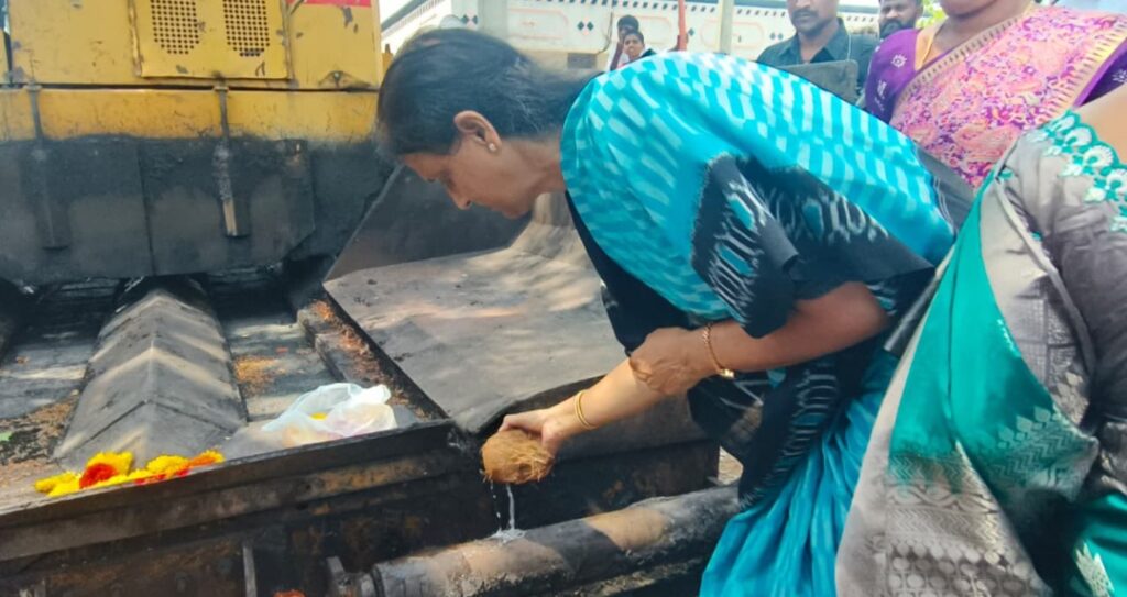 బీటీ రోడ్డు నిర్మాణ పనులు ప్రారంభించిన ఎమ్మెల్యే సబితా ఇంద్రారెడ్డి  