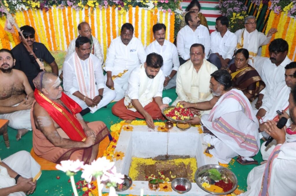 రూ. 100 కోట్లతో యాదగిరిగుట్ట ఆలయ అభివృద్ధి