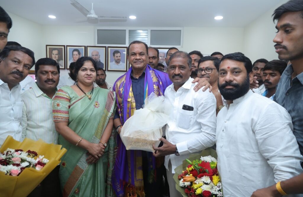 మంత్రి కోమటిరెడ్డి వెంకట్ రెడ్డికి జన్మదిన శుభాకాంక్షలు తెలిపిన చిగిరింత పారిజాత నర్సింహారెడ్డి దంపతులు