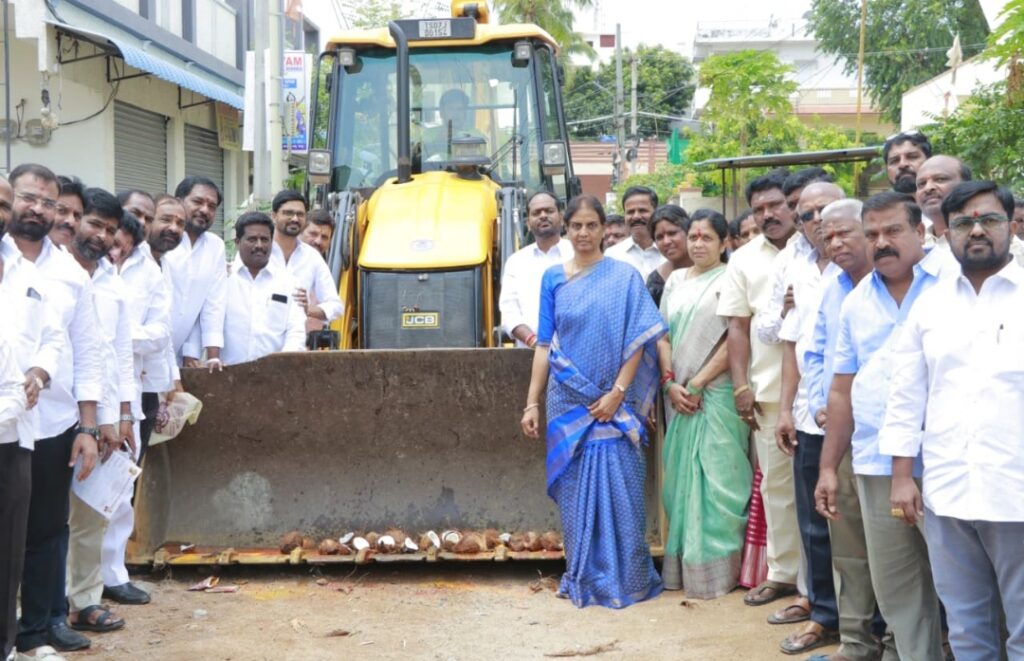 అభివృద్ధి పనులను నాణ్యత ప్రమాణాలతో నిర్ణీత సమయంలో పూర్తి చేయాలి