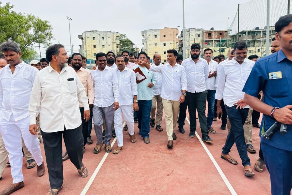 తెలంగాణ యువత ఫిట్ గా ఉండేందుకు క్రీడా కాంప్లెక్స్ లను సద్వినియోగం చేసుకోవాలి 