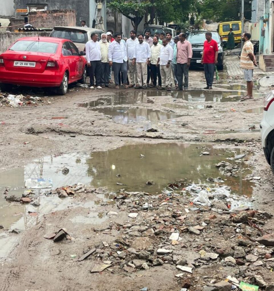 ప్రజా సమస్యల పరిష్కారం కోసం నిరంతరం కృషి