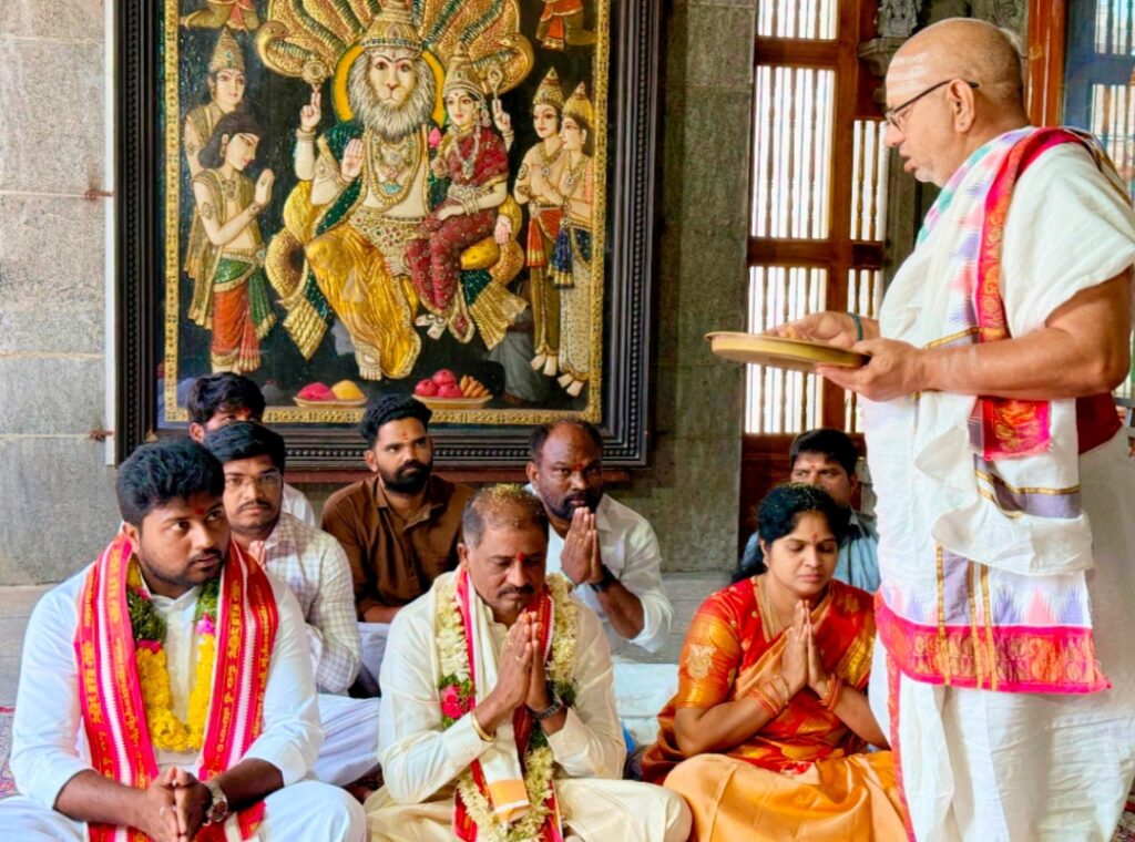 శ్రీ లక్ష్మీనరసింహా స్వామిని దర్శించుకున్న చిగిరింత పారిజాత నరసింహారెడ్డి దంపతులు 