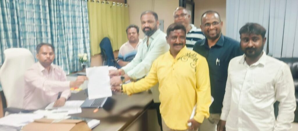 యూజీడీ సీసీ రోడ్ల పనులు వెంటనే పూర్తి చేయాలి