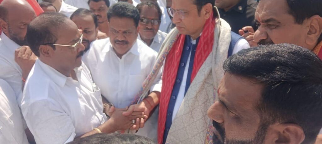 తెలంగాణ ఆవిర్భావ దినోత్సవం సందర్భంగా మంత్రి శ్రీధర్ బాబును కలెక్టర్ ను కలిసిన యేల్మేటీ