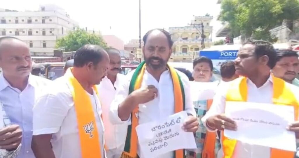 డ్రైనేజీ సమస్య శాశ్వత పరిష్కారానికై ధర్నా 
