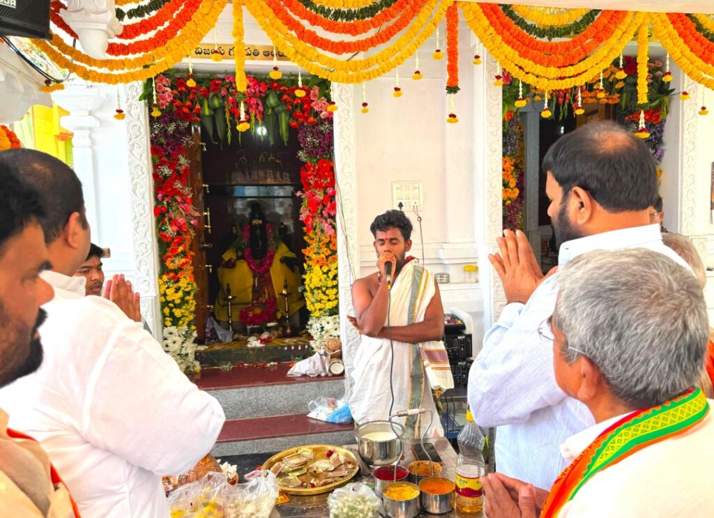 శ్రీ విజయ గణపతి దేవాలయంలో ఎమ్మెల్యే ప్రత్యేక పూజలు 