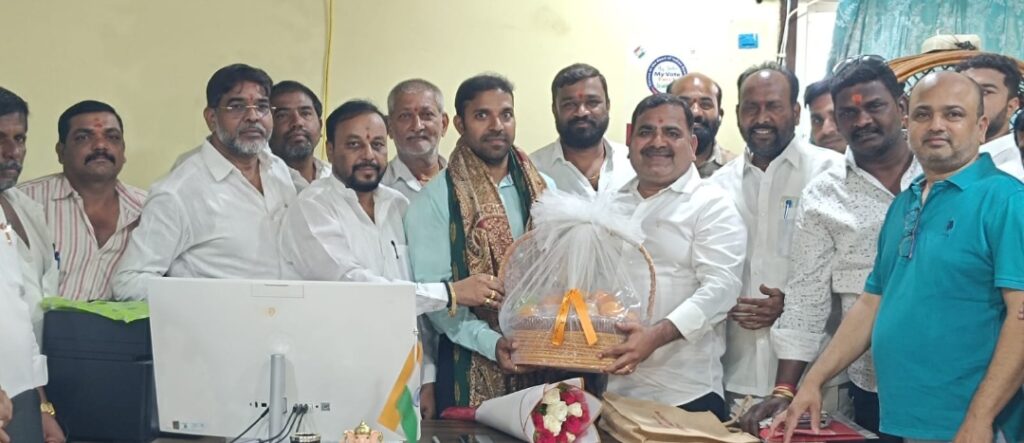 సరూర్ నగర్ సర్కిల్ నూతన డిప్యూటీ కమిషనర్ కి సన్మానం    