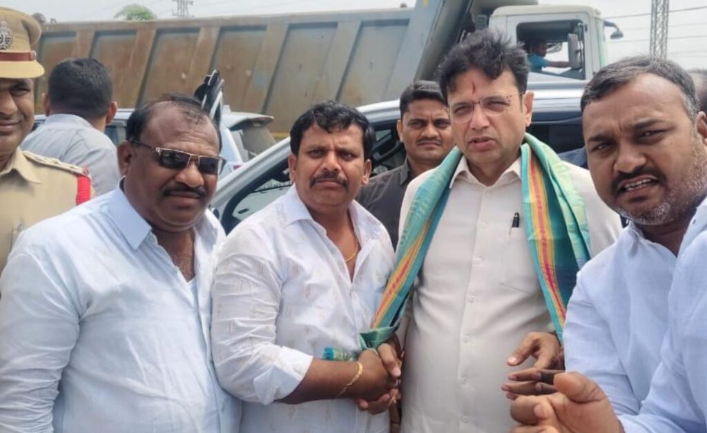 సీఎం బహిరంగ సభకు వేలాదిగా తరలిరండి 