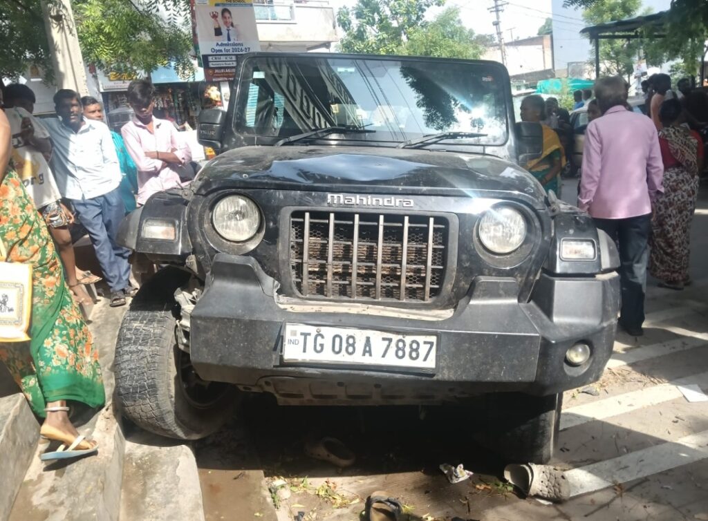 జిల్లెలగూడలో తార్ కారు బీభత్సం