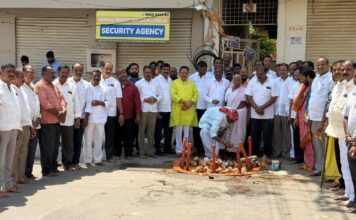 బొడ్రాయికి గ్రామ పెద్దలు ప్రత్యేక పూజలు