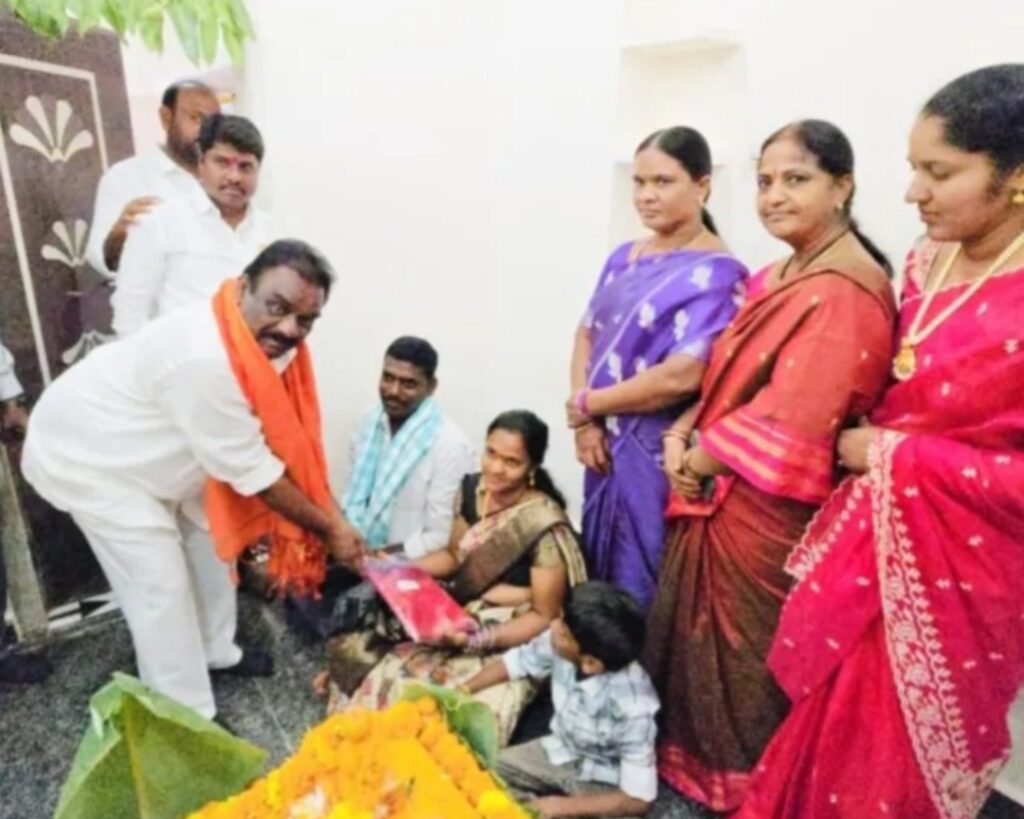 ఘనంగా ఇందిరమ్మ ఇల్లు గృహప్రవేశం