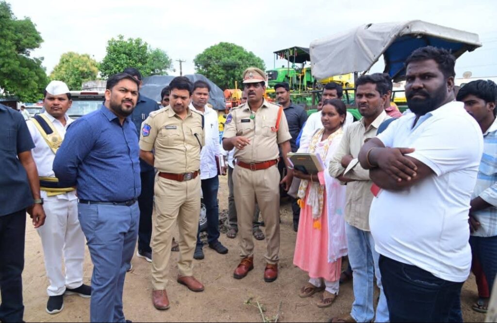 బిజినపల్లిలో 111 బస్తాల నకిలీ డీఏపీ స్వాధీనం