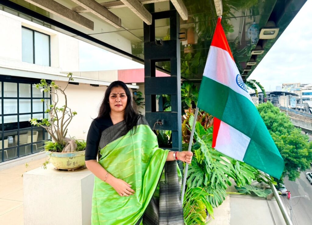 ప్రతి ఇంటిపై త్రివర్ణ పతాకం ఎగరాలి 