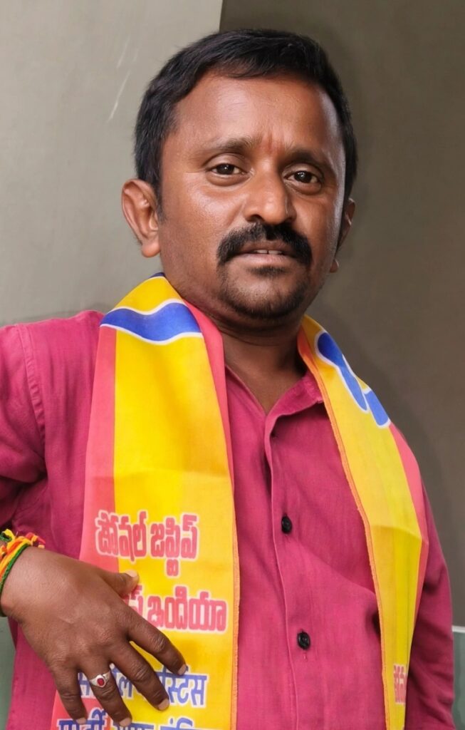 దివ్యాంగుడిని తోసేసిన ఆర్డీఓ వ్యక్తిగత సిబ్బంది!